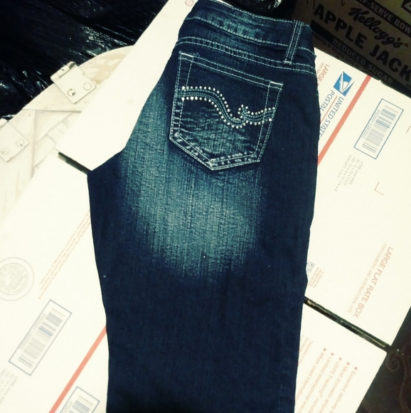 💝VIP DISTRESSED LADY JEAN SHORTS🎠 - Picture 5 of 8